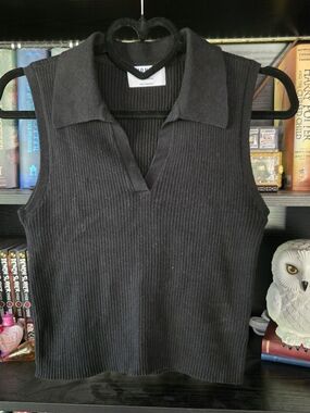 Old Navy Black Ribbed V-Neck Sleeveless Top